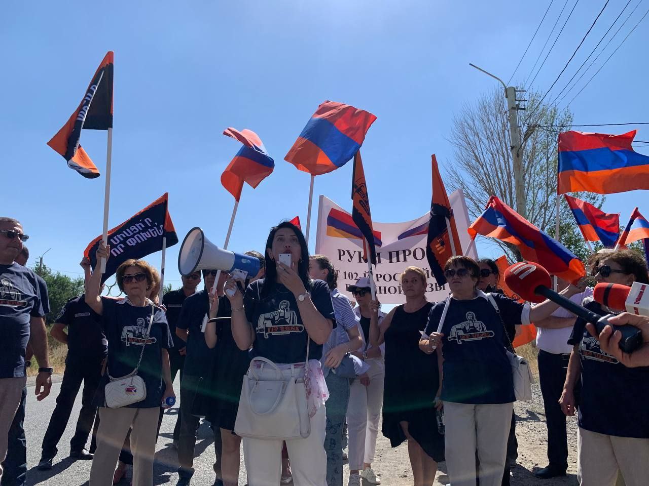 🇦🇲✊ Գյումրիում ցույց՝ հանուն հայ-ռուսական դաշնակցության և 102-րդ ռազմաբազայի