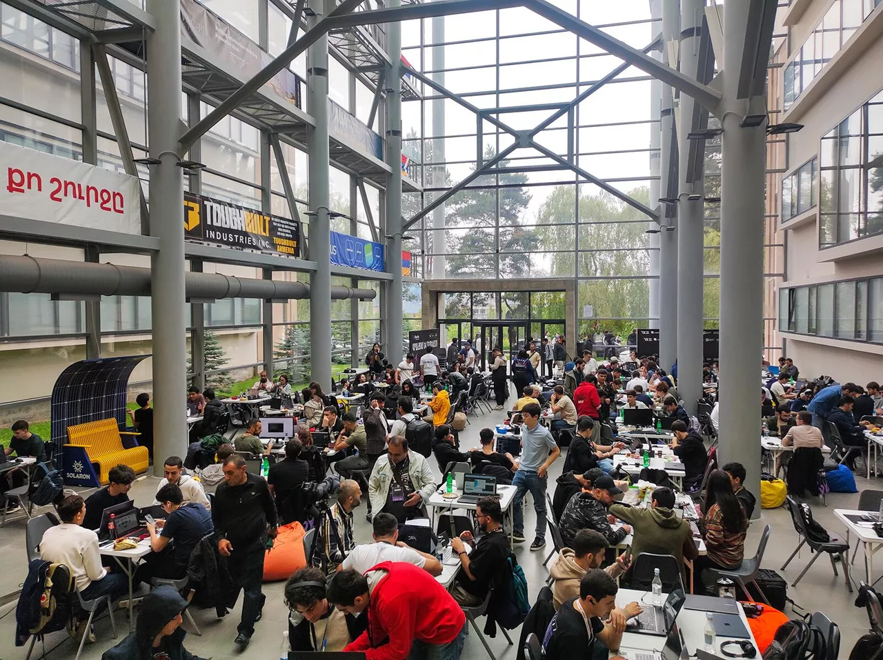 Վանաձորը` ՏՏ դպրոցական մայրաքաղաք. դասընթացներին երեխաներ են գալիս նույնիսկ արտասահմանից