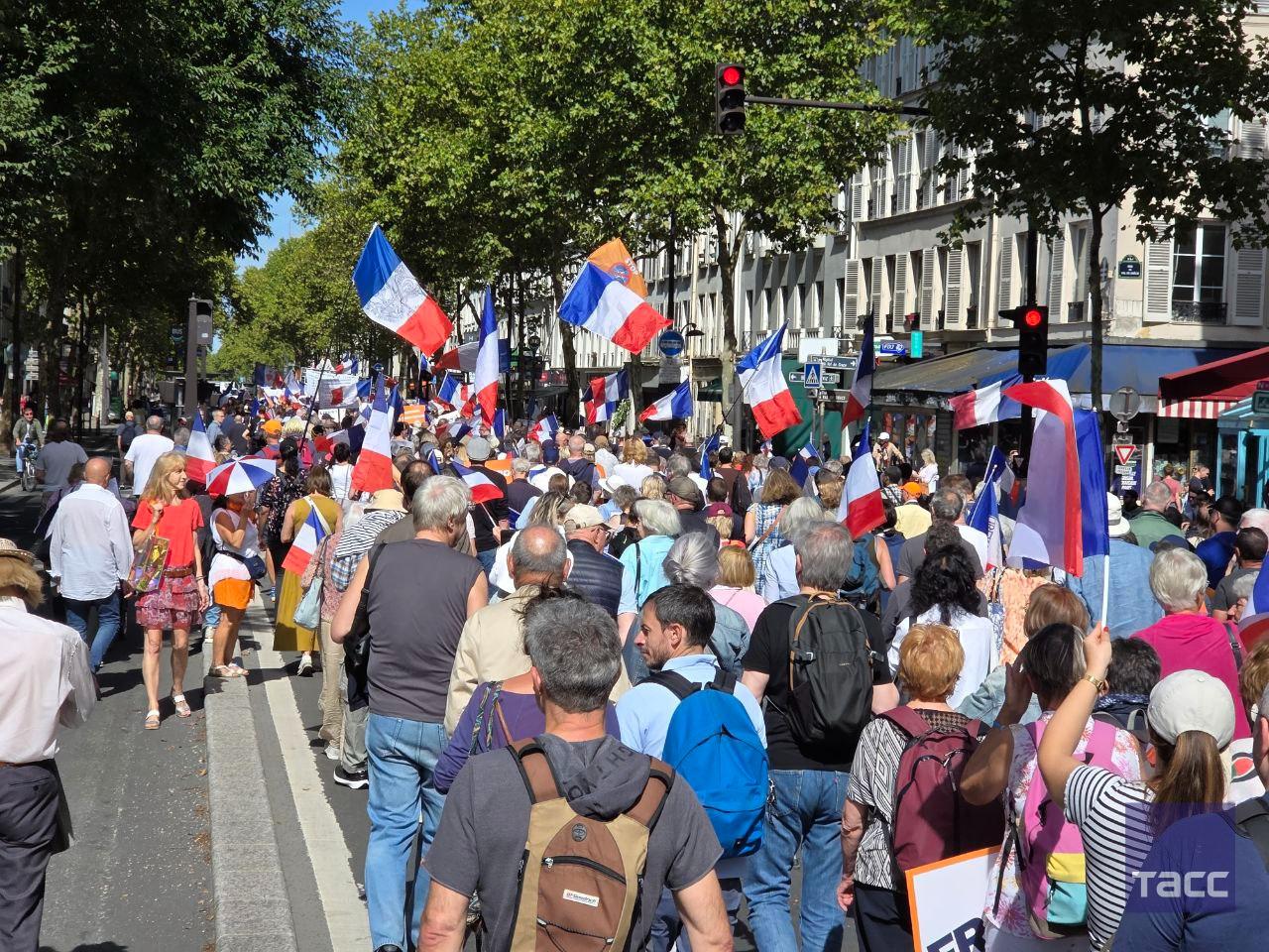 Մակրոն, մեզ քո պատերազմը պետք չէ․ ցույց՝ Փարիզում