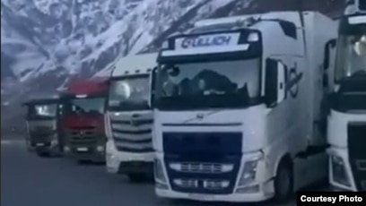 Կանգնած բեռնատարներ վրացական կողմում. վարորդներին թույլ չեն տալիս ուղևորվել Հայաստան