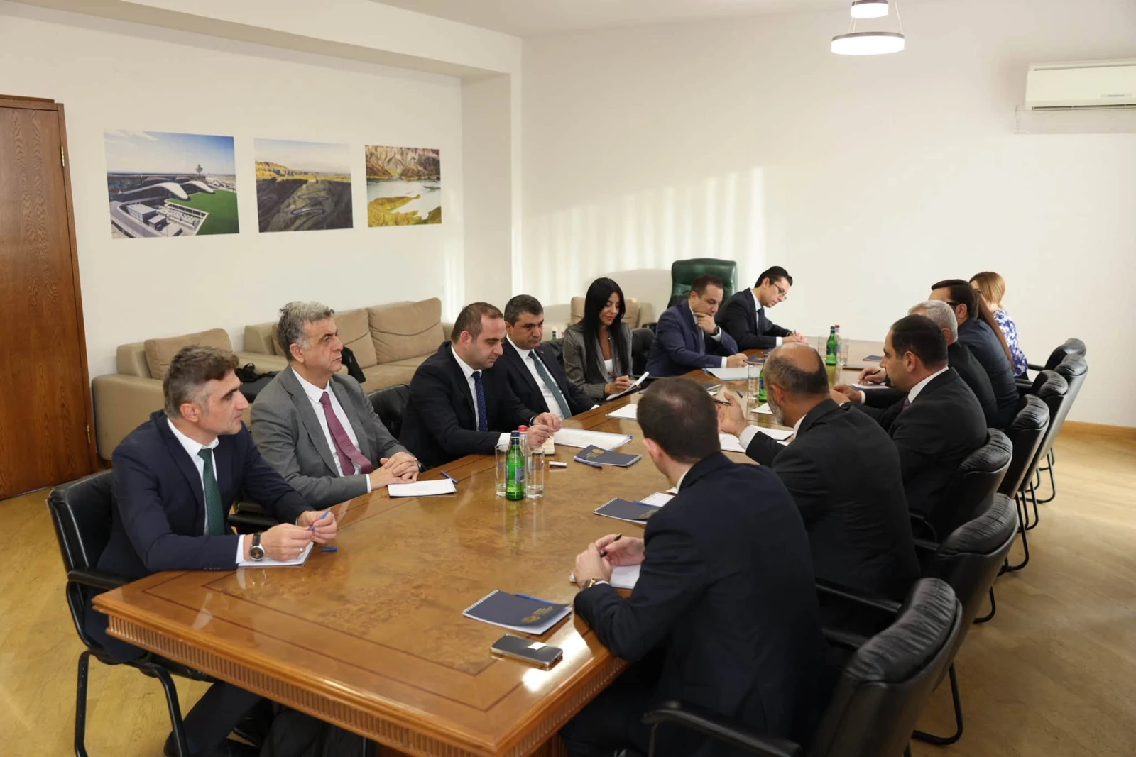 🇦🇲🇹🇷Թուրքիայի էլեկտրէներգիայի հաղորդման կազմակերպության խորհրդի նախագահը Երևանում է․հանդիպել է Դավիթ Խուդաթյանի և ոլորտի ղեկավարների հետ