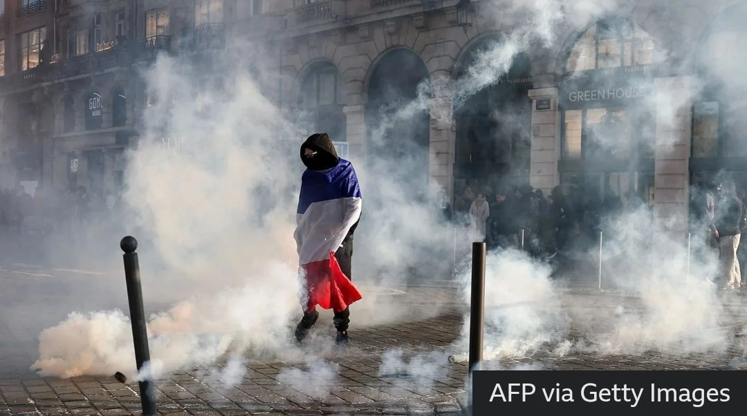 ‼️⚡🇫🇷 ՄԱԿՐՈՆԸ ՄԵՂԱԴՐԵԼ Է ՕՏԱՐԵՐԿՐՅԱ ԱՌԱՋՆՈՐԴՆԵՐԻՆ՝ ՖՐԱՆՍԻԱՅԻ ԱՆԿԱՐԳՈՒԹՅՈՒՆՆԵՐԸ ՔԱՂԱՔԱԿԱՆ ՆՊԱՏԱԿՆԵՐՈՎ ՕԳՏԱԳՈՐԾԵԼՈՒ ՄԵՋ